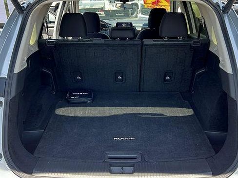 Used 2024 Nissan Rogue SV image 11