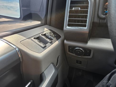 Used 2015 Ford F150 XLT w/ Equipment Group 302A Luxury AWD/4WD image 18