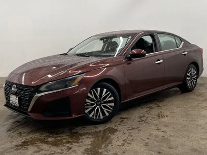 Used 2023 Nissan Altima 2.5 SV