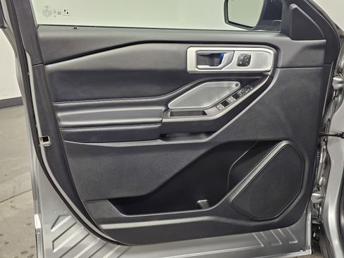 Used 2020 Ford Explorer ST w/ Premium Technology Package image 18