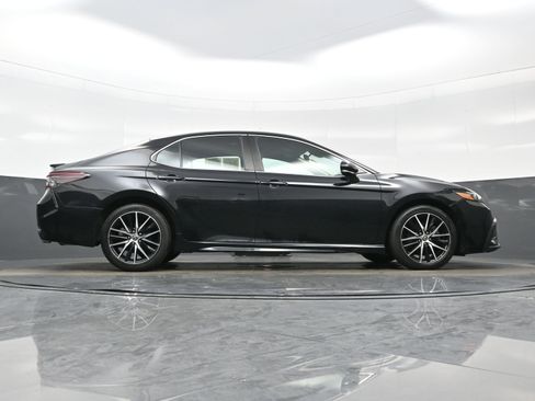 Used 2022 Toyota Camry SE FWD image 29