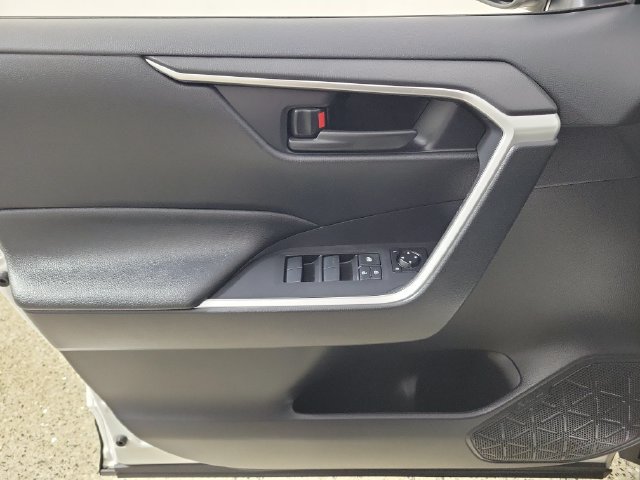 Used 2025 Toyota RAV4 LE AWD/4WD image 21