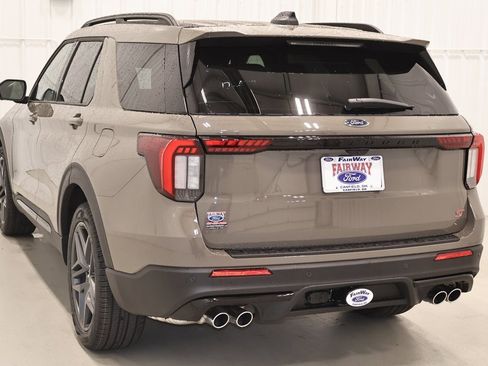 New 2026 Ford Explorer ST w/ Sun And Sound Package image 6