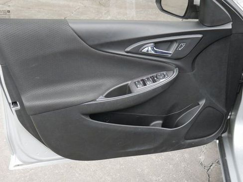 Used 2018 Chevrolet Malibu LT image 10