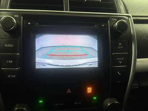 Used 2015 Toyota Camry SE FWD image 13
