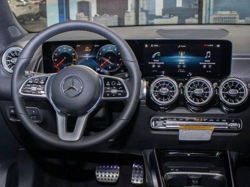 Certified 2023 Mercedes-Benz GLB 250 4MATIC image 17