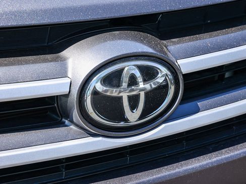 Used 2019 Toyota Highlander XLE image 19