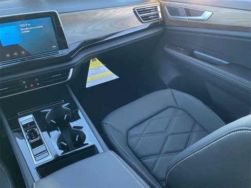 New 2026 Volkswagen Atlas SE image 12