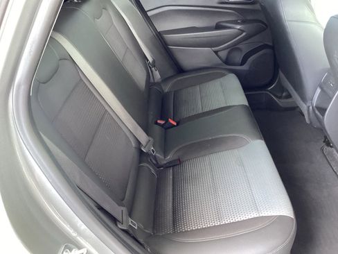 Used 2025 Chevrolet Trax LT w/ LT Convenience Package FWD image 18