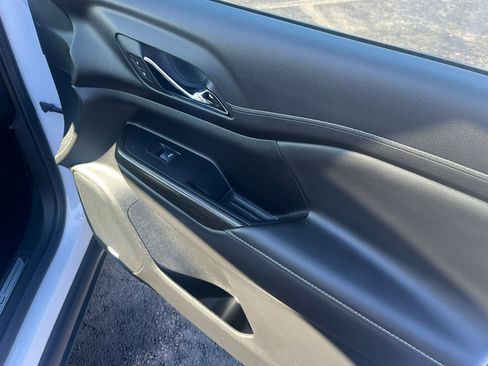 Used 2023 GMC Acadia SLT w/ Elevation Edition image 29