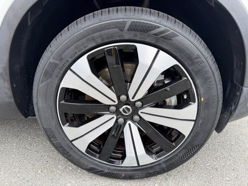 Used 2023 Volvo XC40 Recharge Plus AWD/4WD image 52