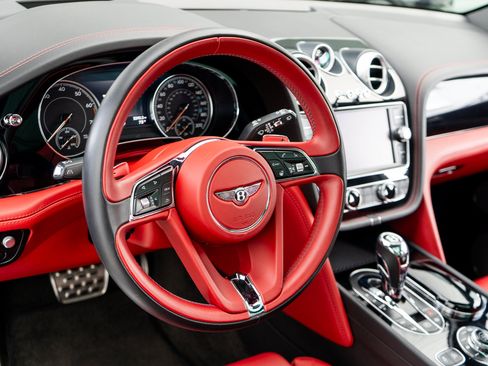 Used 2017 Bentley Bentayga AWD/4WD image 13