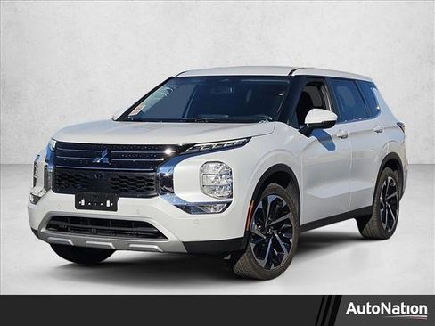 Used 2024 Mitsubishi Outlander SE Black Edition image 1