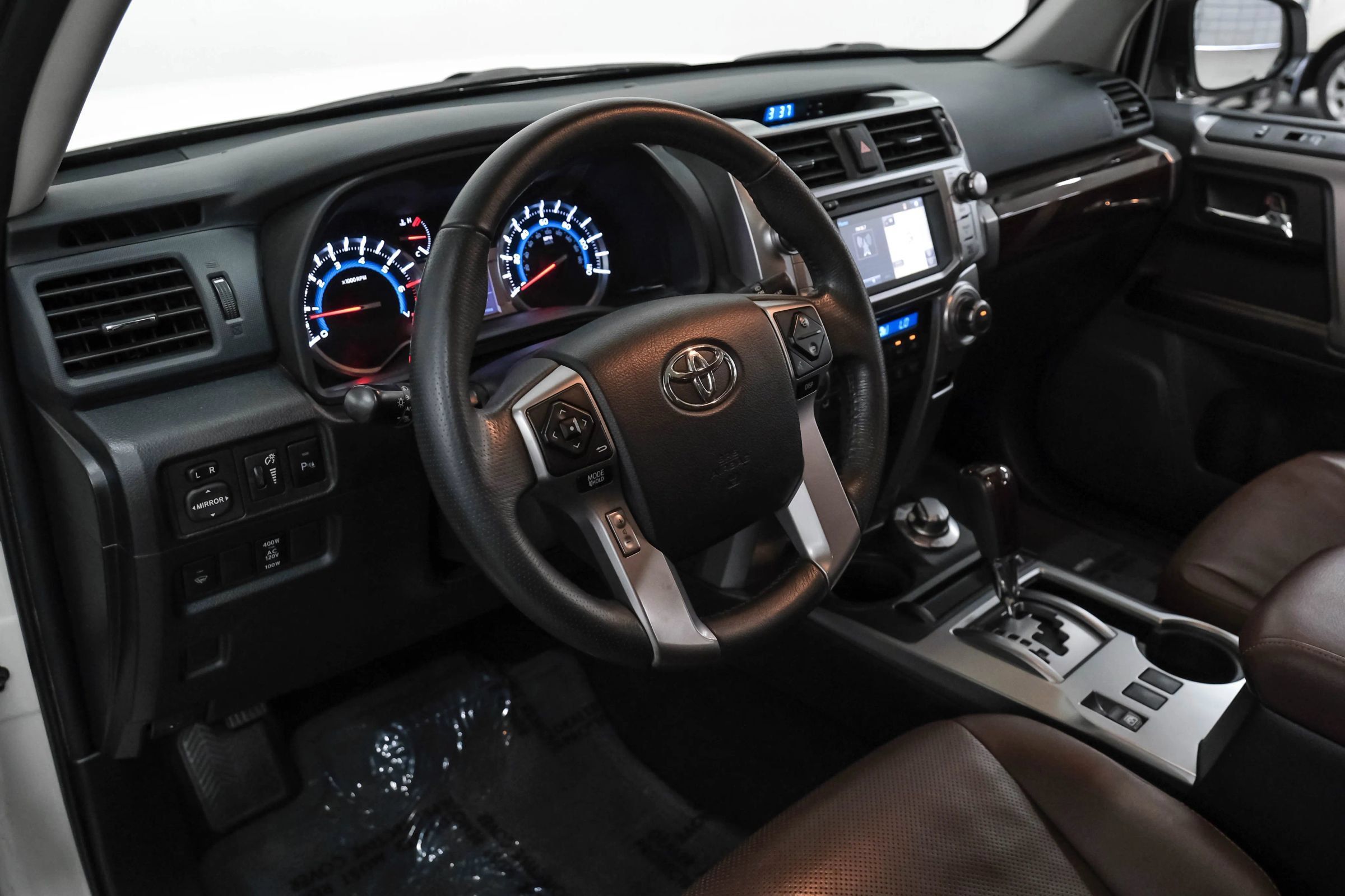 Used 2016 Toyota 4Runner Limited AWD/4WD image 2