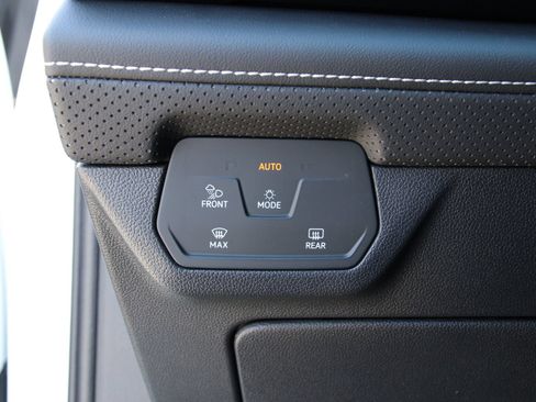 Certified 2026 Volkswagen Atlas SE FWD image 16