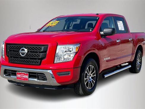 Used 2021 Nissan Titan SV image 2