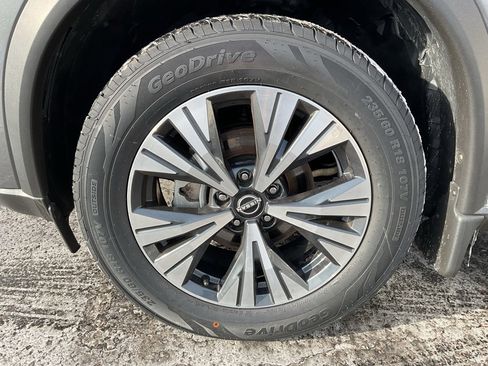 Used 2022 Nissan Rogue SV image 9