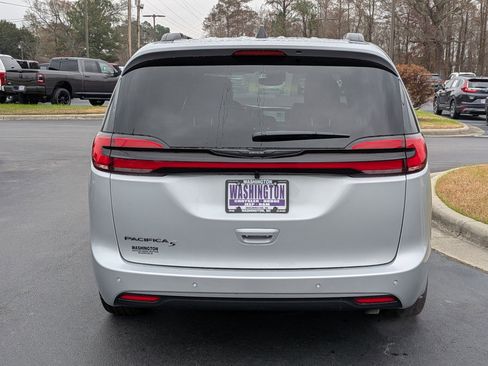 New 2026 Chrysler Pacifica Select image 6