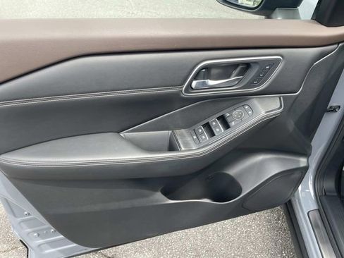 Used 2022 Nissan Rogue Platinum w/ Head-Up Display Package FWD image 17
