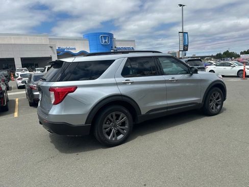 Used 2023 Ford Explorer XLT w/ Equipment Group 202A AWD/4WD image 3