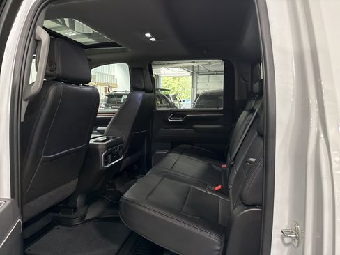 Used 2026 GMC Sierra 3500 Denali w/ Denali Reserve Package AWD/4WD image 9
