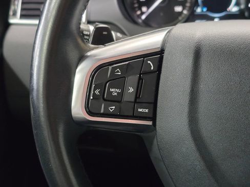 Used 2019 Land Rover Discovery Sport SE image 18