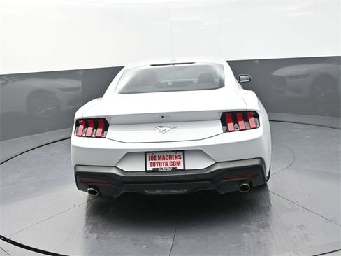Used 2024 Ford Mustang Coupe image 6