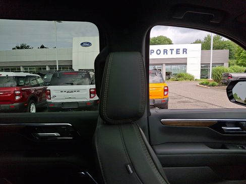 Used 2026 Chevrolet Suburban High Country w/ Sun And Tow Package AWD/4WD image 12