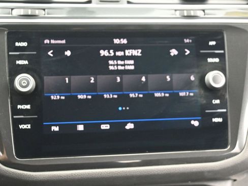 Used 2018 Volkswagen Tiguan SE image 18