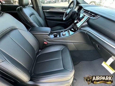 New 2025 Jeep Grand Cherokee L Limited w/ Luxury Tech Group II AWD/4WD image 12