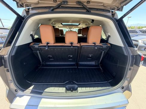 Used 2023 Nissan Pathfinder Platinum AWD/4WD image 30