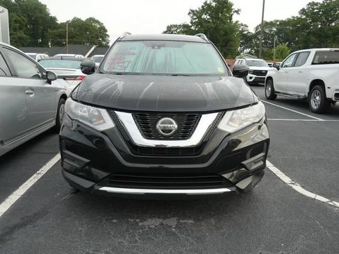 Used 2020 Nissan Rogue SV FWD image 2