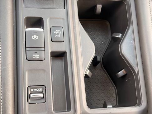 Used 2025 Nissan Pathfinder S FWD image 26