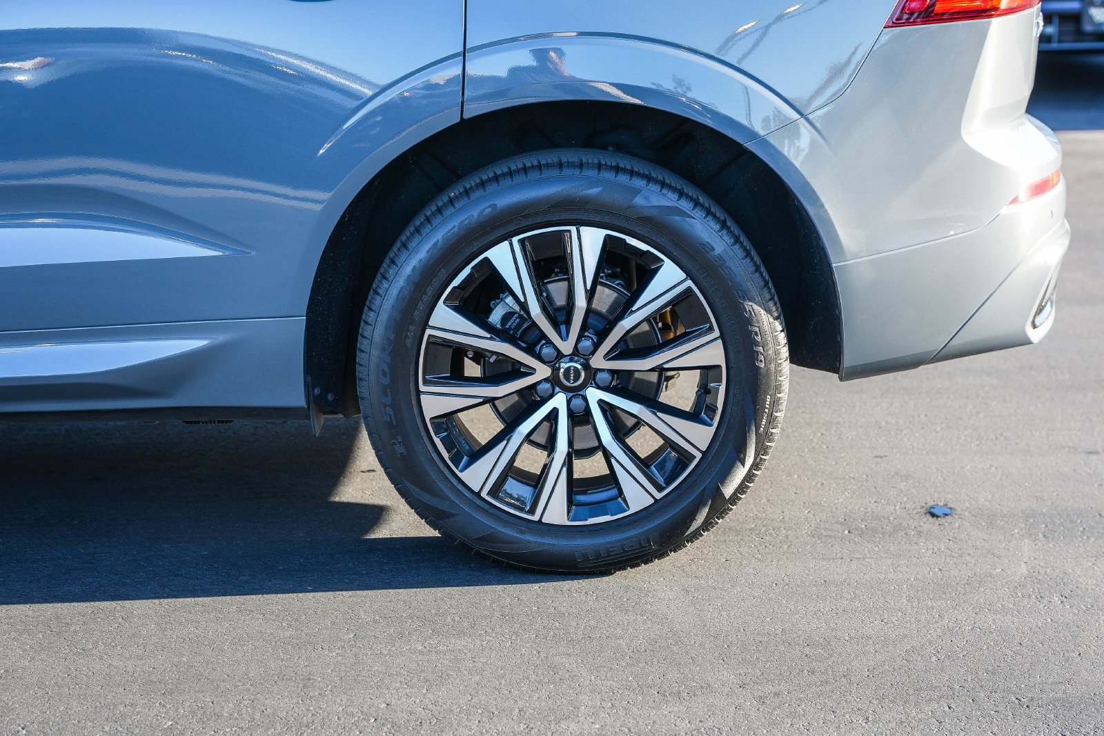 Used 2024 Volvo XC60 B5 Core AWD/4WD image 10