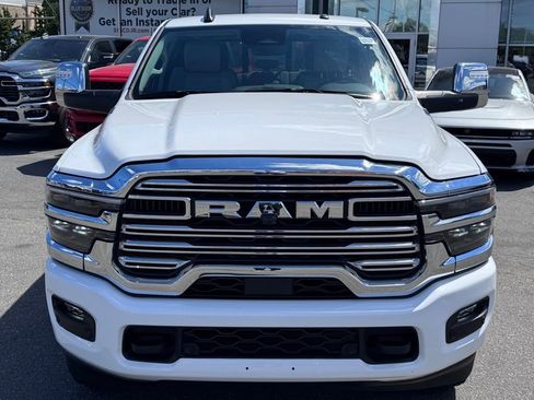 Used 2025 RAM 2500 Laramie AWD/4WD image 2