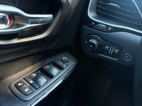 Used 2020 Jeep Cherokee Latitude Plus image 22