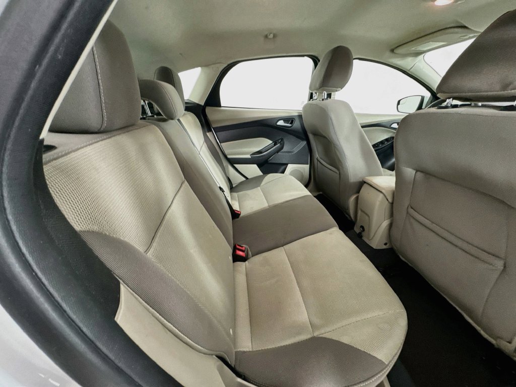 Used 2014 Ford Focus SE FWD image 30
