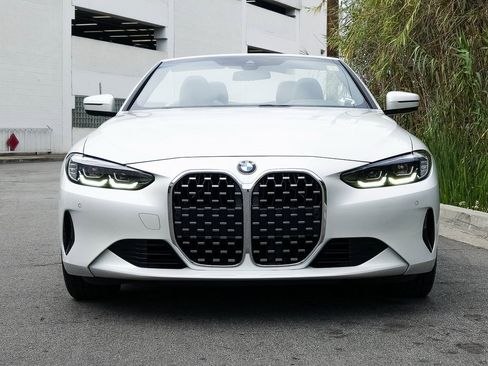 Used 2023 BMW 430i Convertible w/ Premium Package image 4