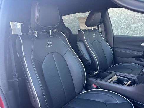 New 2026 Chrysler Pacifica Limited w/ S Appearance Package image 14