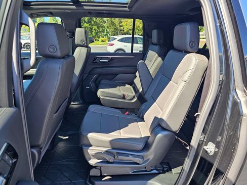 New 2026 Chevrolet Suburban LT w/ Comfort Package AWD/4WD image 17
