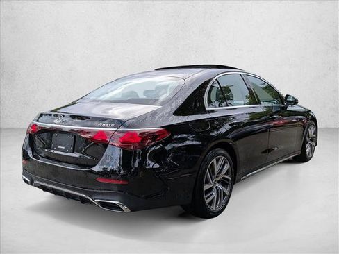 Used 2025 Mercedes-Benz E 350 4MATIC Sedan image 5