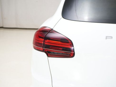 Used 2017 Porsche Cayenne Turbo AWD image 26