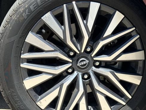 Used 2025 Nissan Altima 2.5 SV AWD/4WD image 10