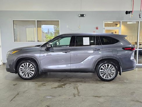 Used 2024 Toyota Highlander Platinum AWD/4WD image 7