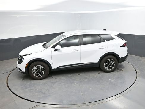 Used 2025 Kia Sportage LX AWD/4WD image 15
