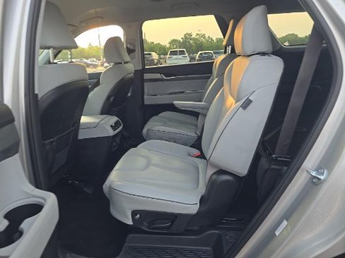 Used 2025 Hyundai Palisade SEL FWD image 14