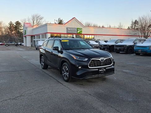 Used 2023 Toyota Highlander XLE image 33