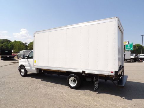 Used 2024 Ford E-450 and Econoline 450 Super Duty w/ Power Windows & Locks Group image 4