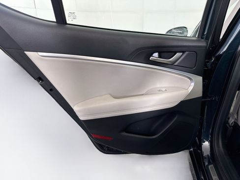 Used 2024 Genesis G70 2.5T RWD image 27