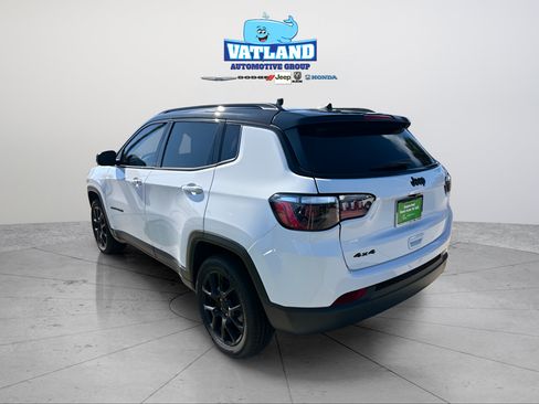 Certified 2022 Jeep Compass Latitude w/ Sun and Sound Group AWD/4WD image 3